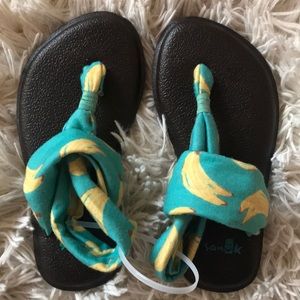 NEW Toddler sanuk yoga mat sandals size 9-10